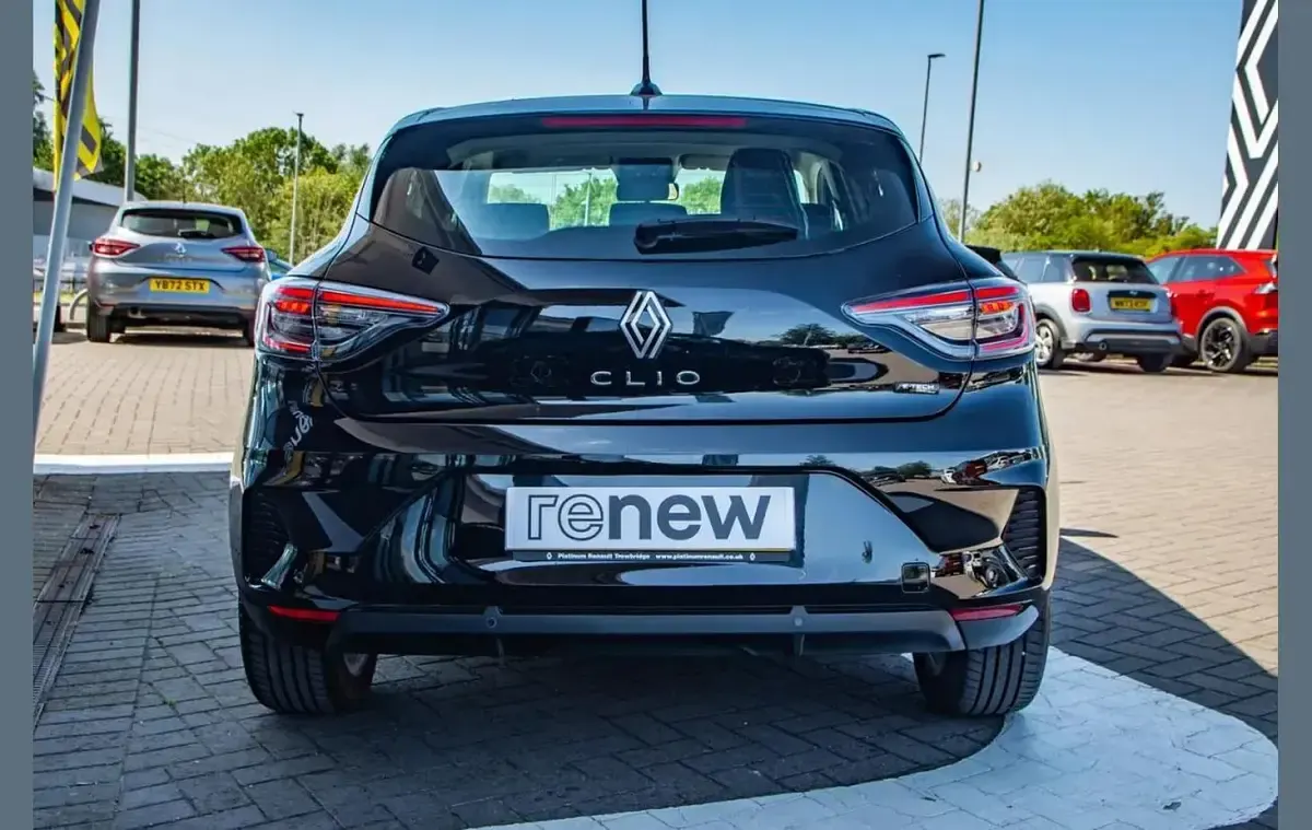 Used Renault Clio V Evolution 143 HP (105 kW) 2024 Black  Hatchback