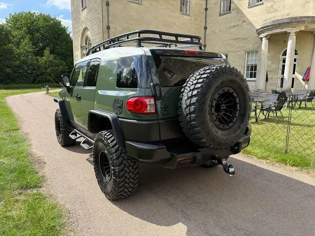 Used Toyota FJ Cruiser Cool 260 HP (191 kW) 2013 SUV