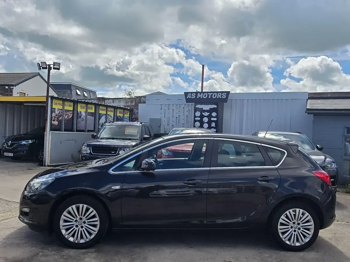 Used Vauxhall Astra Excite 2015 Black Hatchback