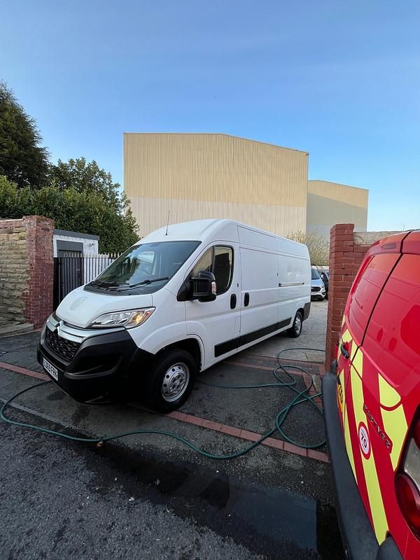 Usado Citroën Relay 140 HP (102 kW) 2019 Branco Van