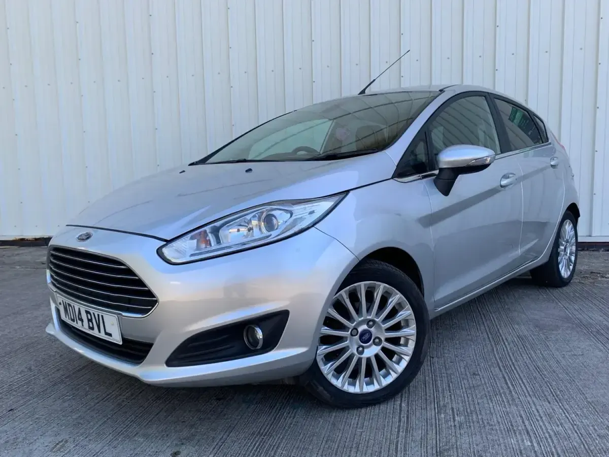 Używany Ford Fiesta Titanium 2014 Srebrny Hatchback