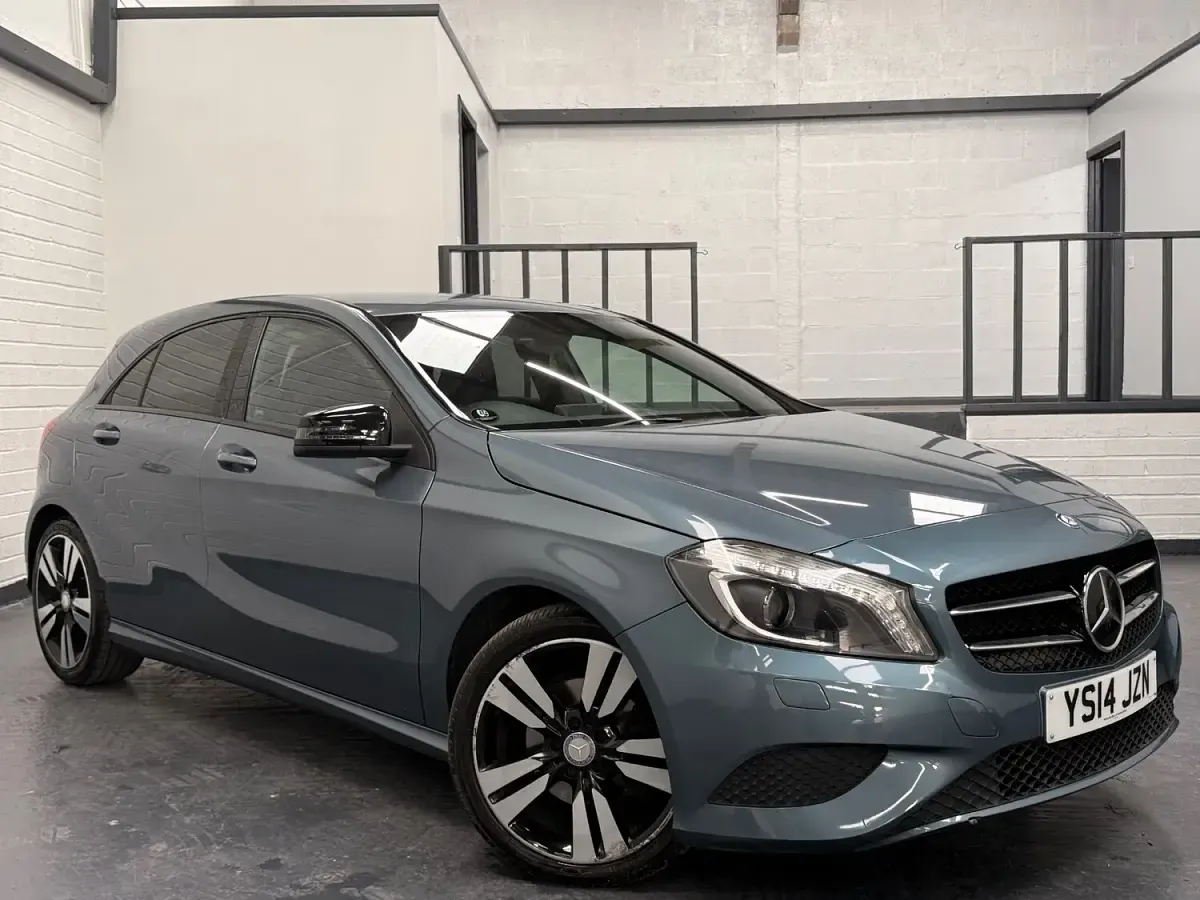 Used Mercedes A200 134 HP (98 kW) 2014 Blue Hatchback