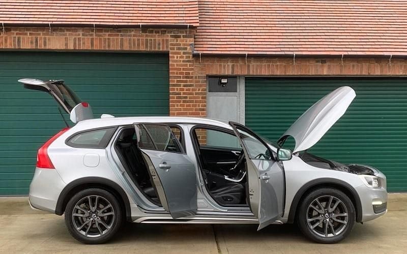 Used Volvo V60 CC 190 HP (139 kW) 2017 Estate