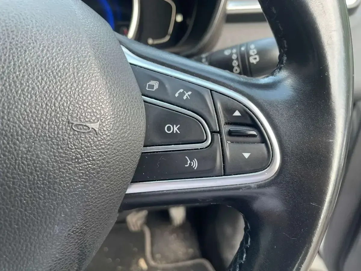 Usado Renault Kadjar Signature 130 HP (95 kW) 2018 Prateado SUV