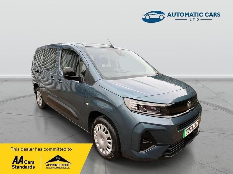 Used Vauxhall Combo Design Edition 100 kW (136 HP) 2024 Blue MPV