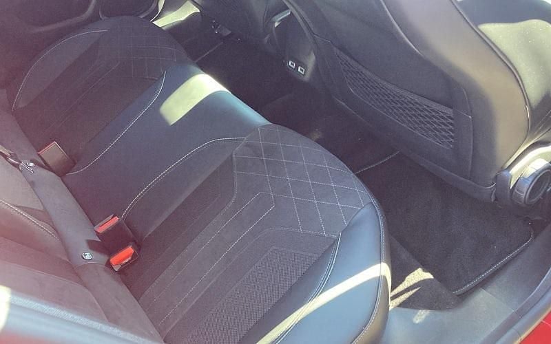 Used Peugeot e-208 Premium 100 kW (136 HP) 2022 Red Hatchback