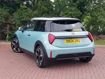 Used Mini Cooper Exclusive 204 HP (150 kW) 2024 Green Hatchback