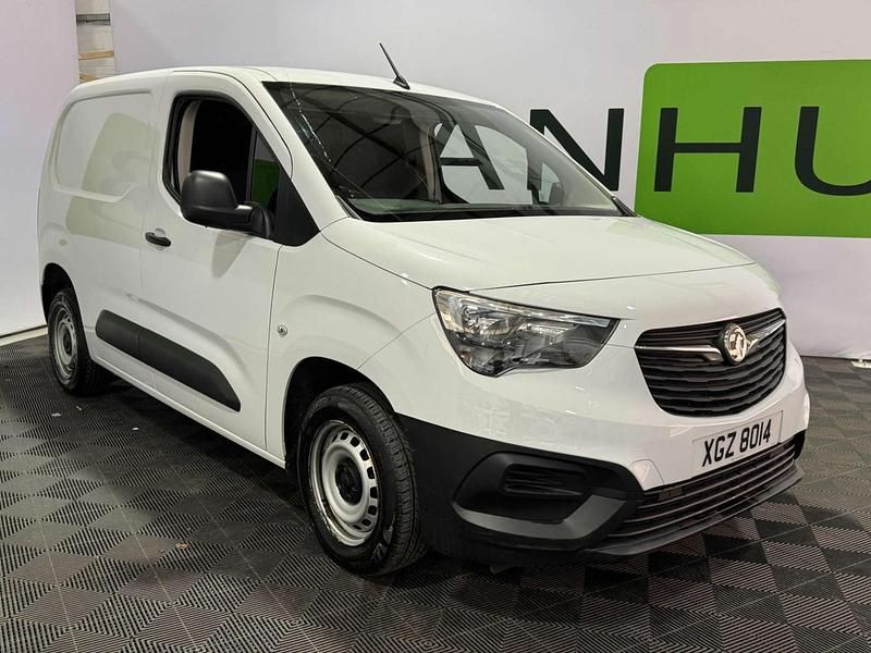 Used Vauxhall Combo 100 HP (73 kW) 2022 White MPV