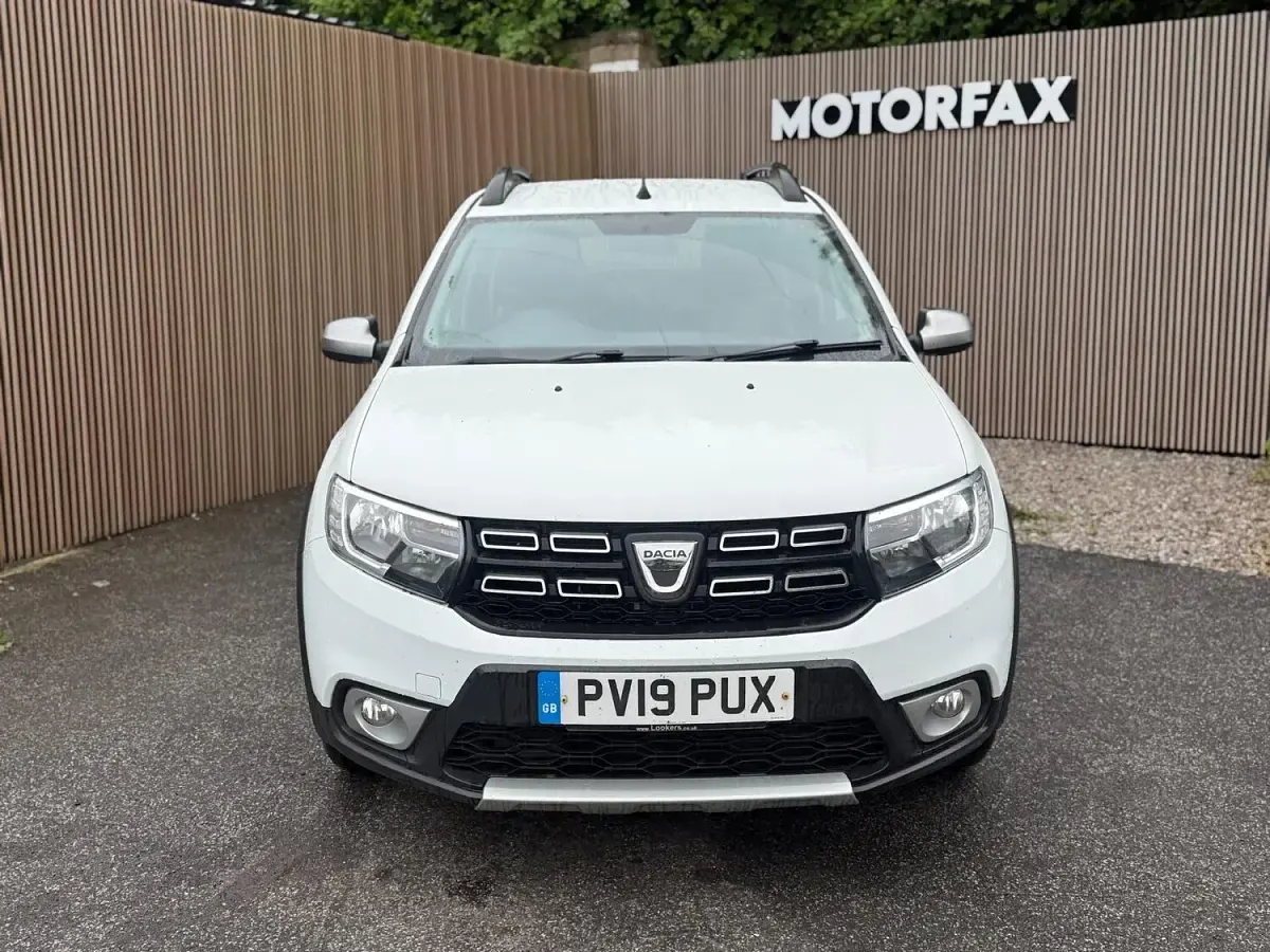 Used Dacia Sandero Essentiel 95 HP (69 kW) 2019 White Hatchback