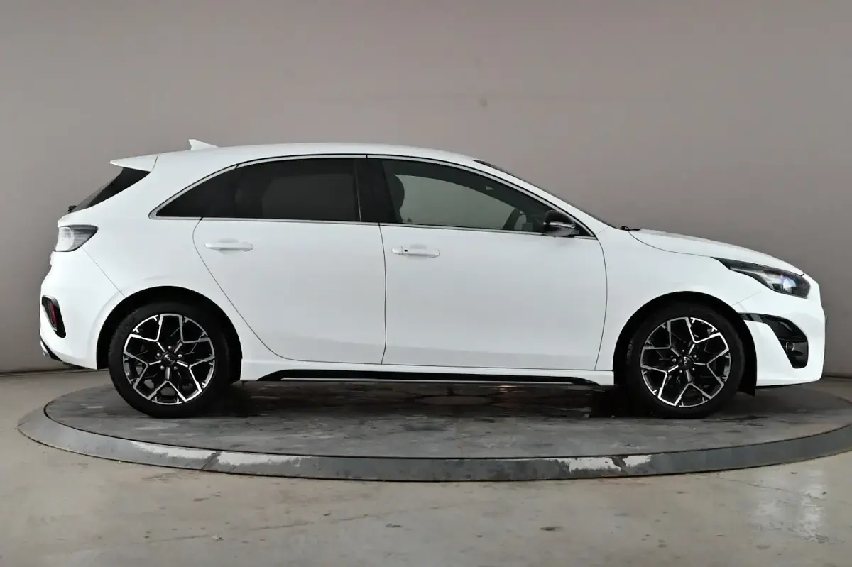 Used Kia Ceed GT GT-Line 158 HP (116 kW) 2023 White Hatchback
