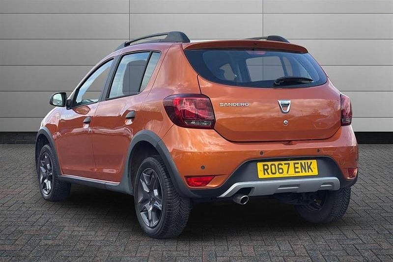Begagnad Dacia Sandero Stepway 90 HK (66 kW) 2017 Orange Halvkombi