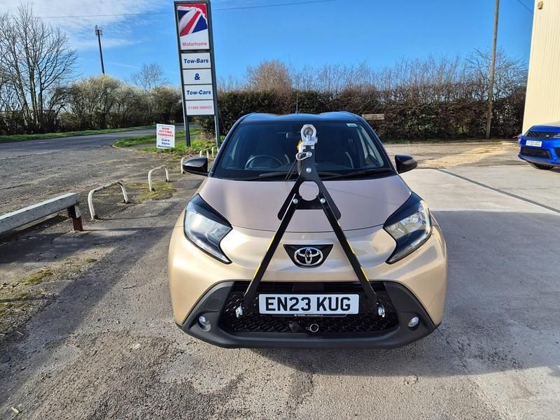 Used Toyota Aygo X 72 HP (52 kW) 2023 Beige SUV