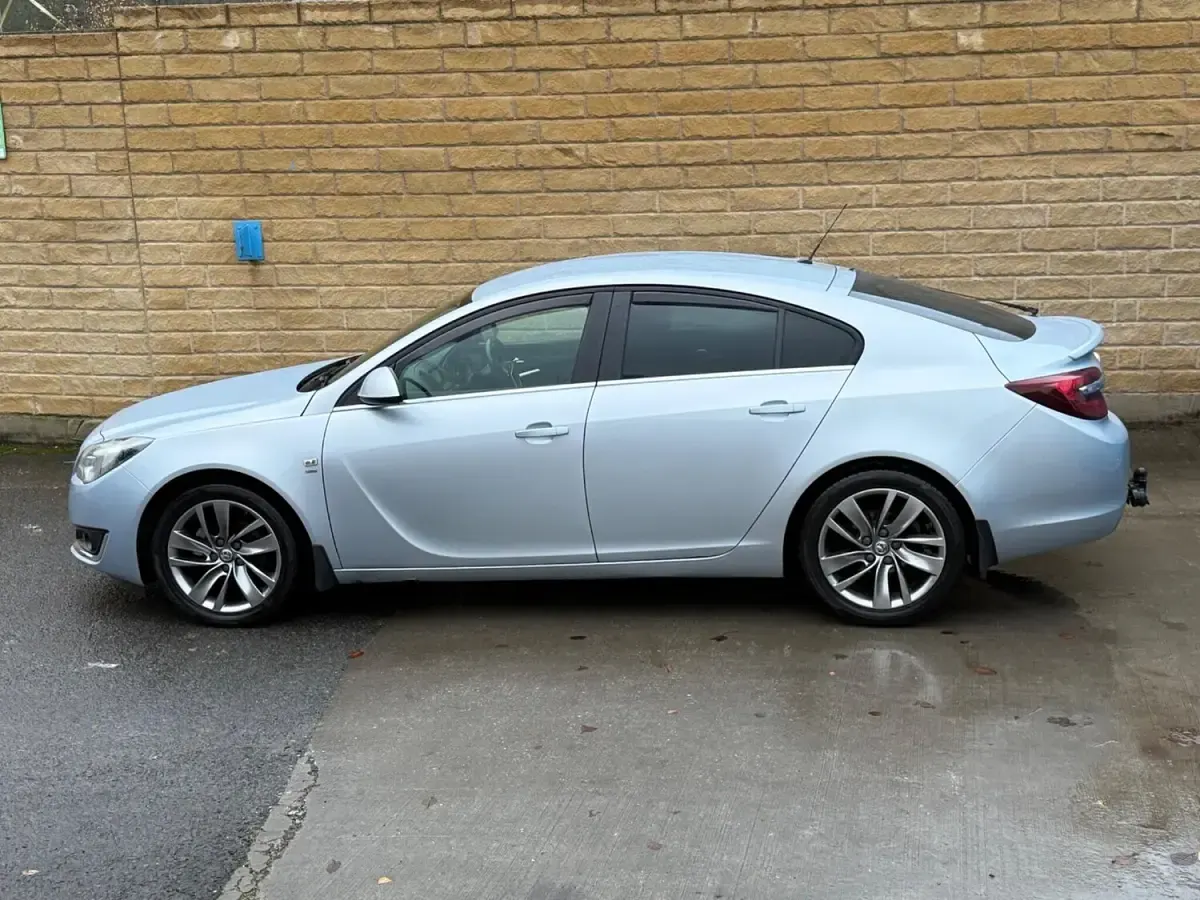Used Vauxhall Insignia SRi 163 HP (119 kW) 2014 Silver Hatchback