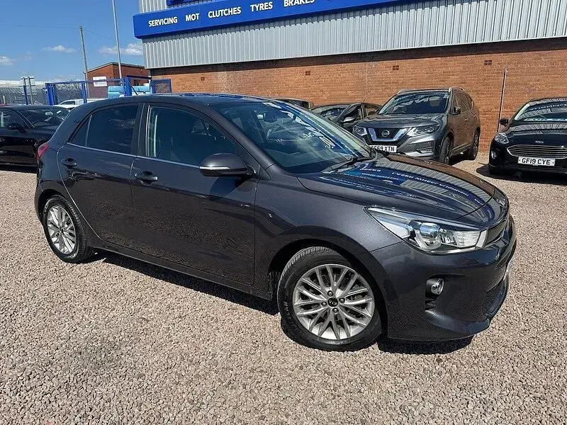 Used Kia Rio 99 HP (72 kW) 2017 Grey Hatchback