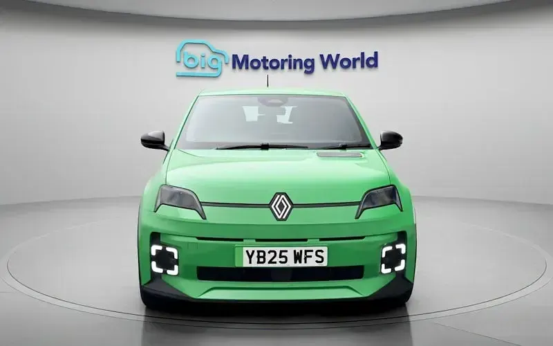 Used Renault 5 E-Tech Evolution 89 kW (122 HP) 2025 Hatchback