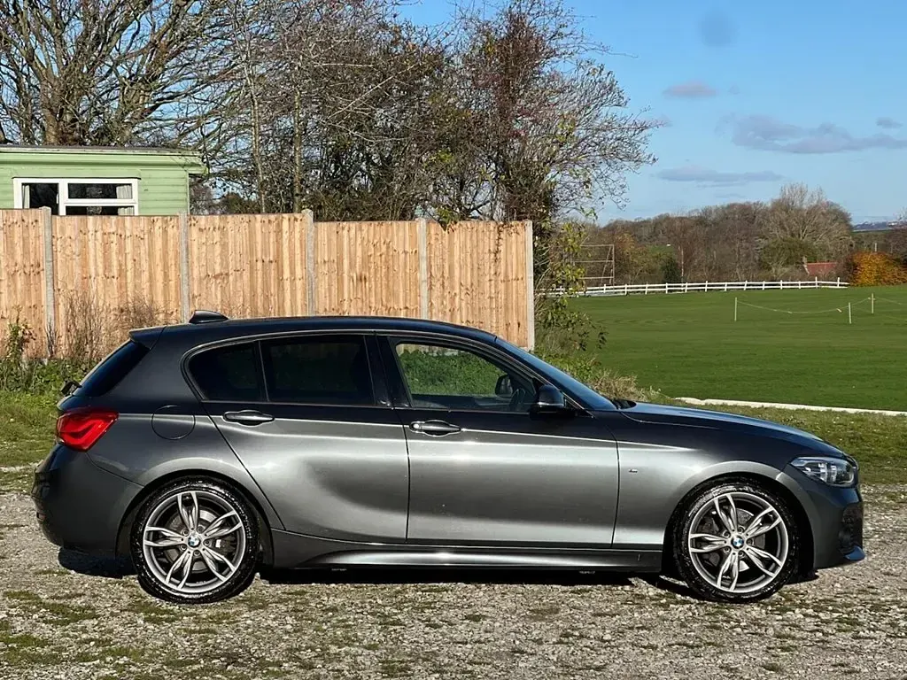 Usado BMW 125 M Sport 218 CV (160 kW) 2015 Gris Utilitario