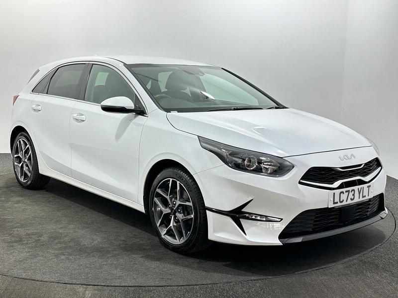 Used Kia Ceed 160 HP (117 kW) 2023 White Hatchback