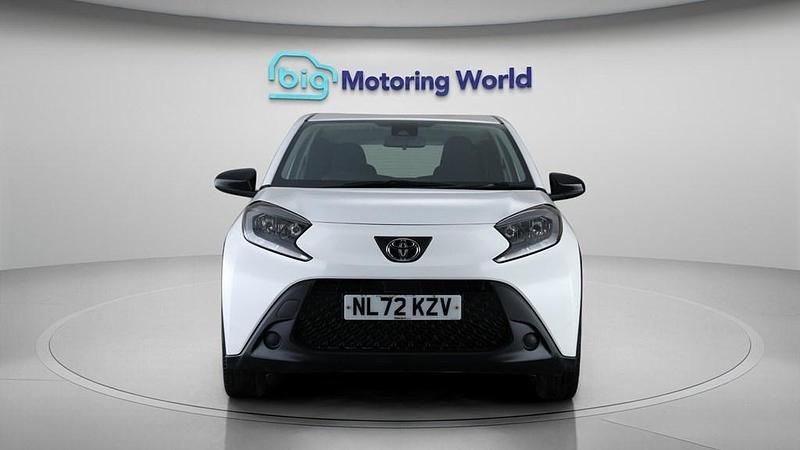Used Toyota Aygo X PURE 72 HP (52 kW) 2022 White SUV