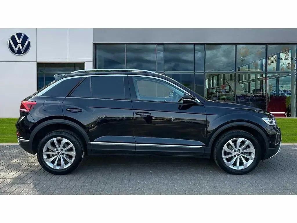 Used VW T-Roc Style 150 HP (110 kW) 2025 Deep black pearl SUV