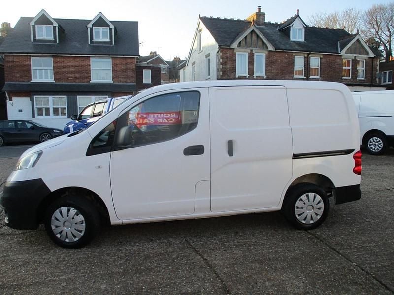 Used Nissan NV200 SE 2013 White MPV