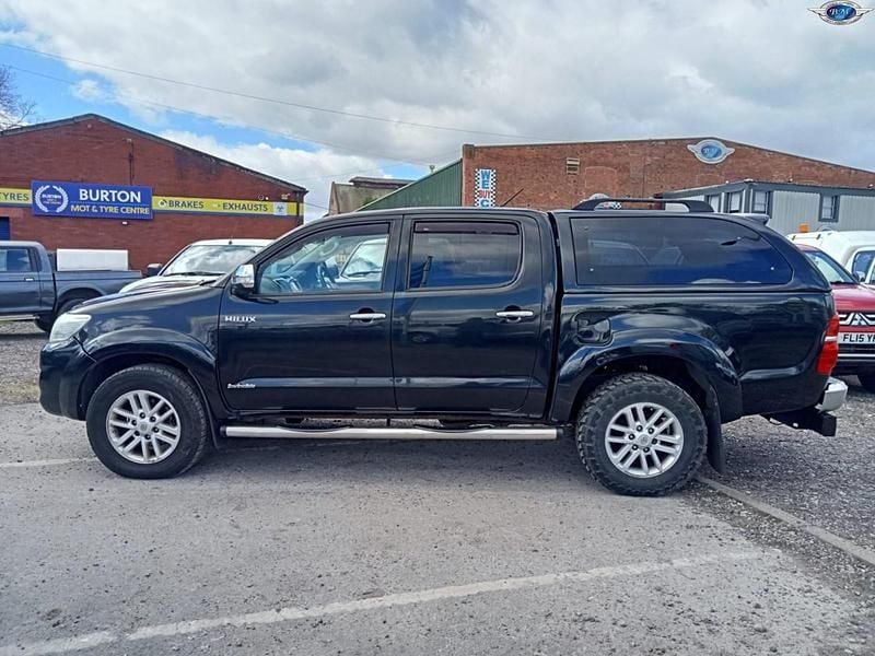 Used Toyota HiLux 171 HP (125 kW) 2013 Black Pickup
