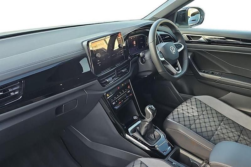 Used VW T-Roc Black Edition 150 HP (110 kW) 2025 Pure white with black roof SUV