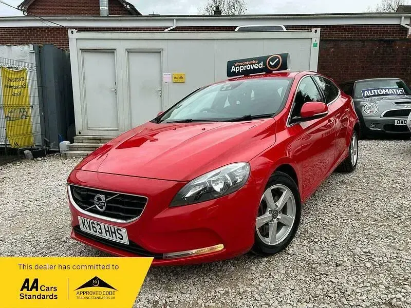 Used Volvo V40 SE 2013 Red Hatchback