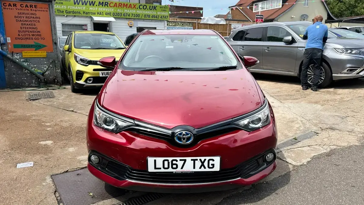 Used Toyota Auris Hybrid Design 136 HP (100 kW) 2018 Red Hatchback