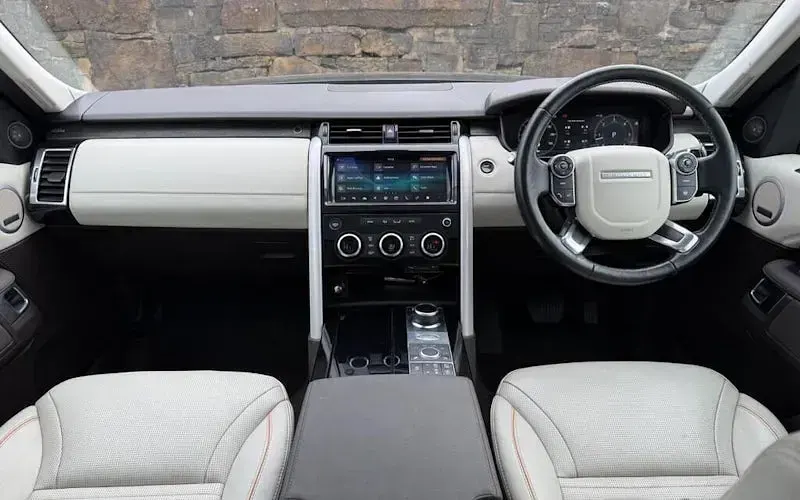 Used Land Rover Discovery HSE 241 HP (177 kW) 2018 Black SUV