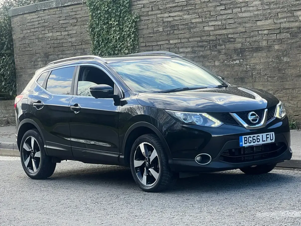 Used Nissan Qashqai N-Connecta 130 HP (95 kW) 2016 Black SUV