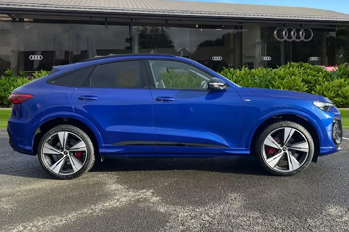 New Audi Q5 Sportback Comfort 268 HP (197 kW) 2025 Blue SUV