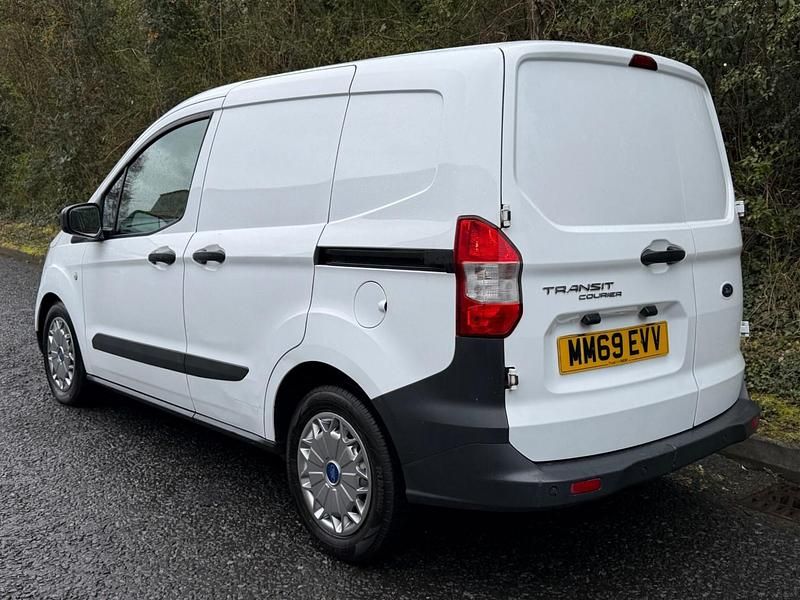 Usado Ford Transit 100 CV (73 kW) 2020 Blanco Van
