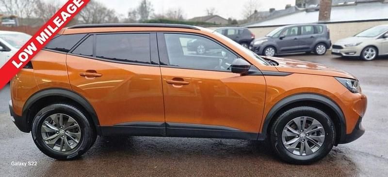 Used Peugeot 2008 Active+ 100 HP (73 kW) 2022 Orange SUV
