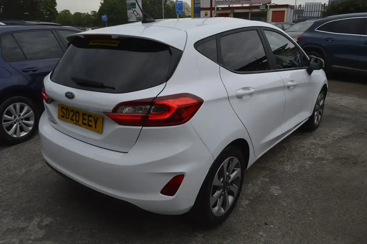 Begagnad Ford Fiesta Trend 95 HK (69 kW) 2020 Vit Halvkombi