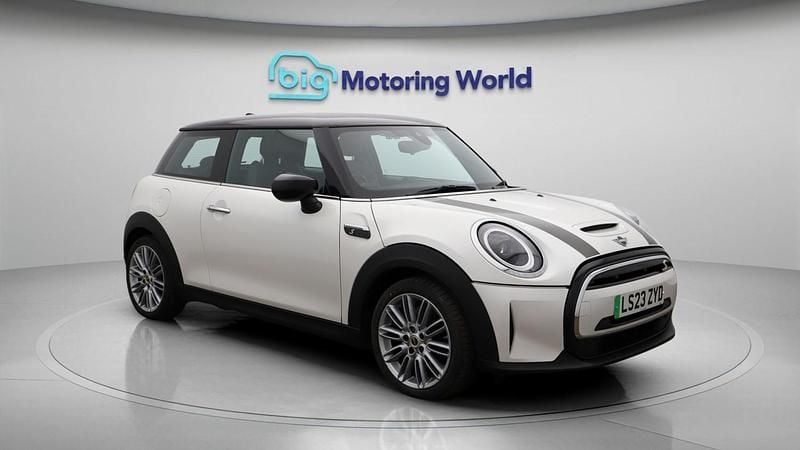 White Used 2023 Mini Cooper S Hatch Hatchback | £15,800 (Good price) - Image 1/4