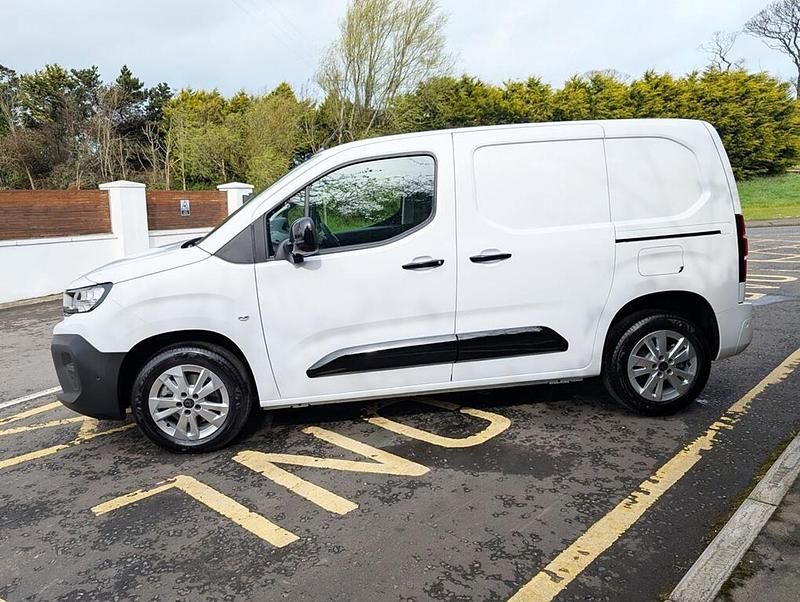 New Peugeot Partner S 129 HP (94 kW) 2026 White MPV