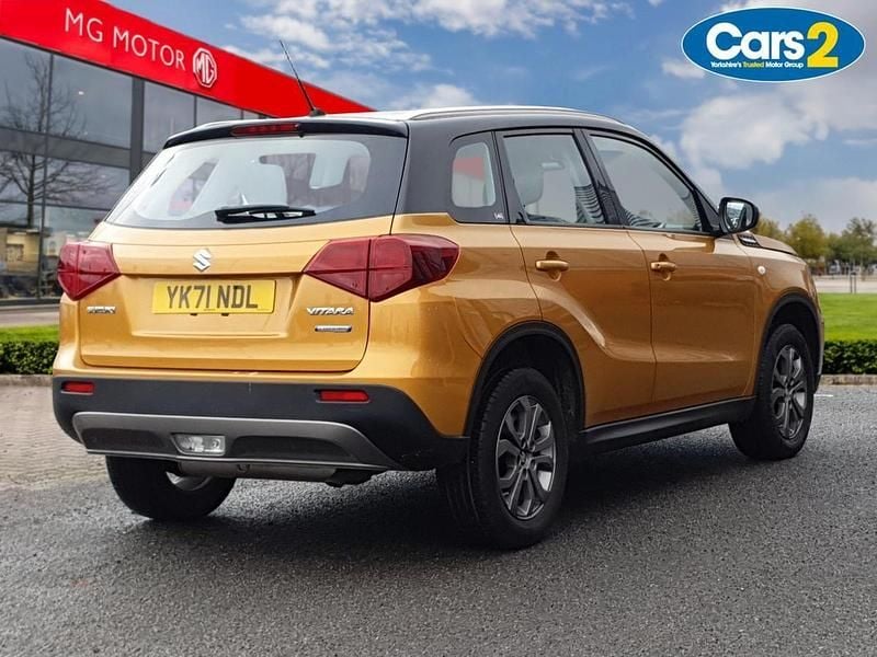 Begagnad Suzuki Vitara SZ4 129 HK (94 kW) 2022 Gul Halvkombi