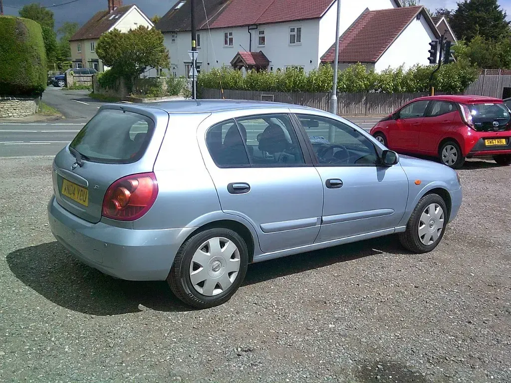 Used Nissan Almera SE 2004 Blue Hatchback