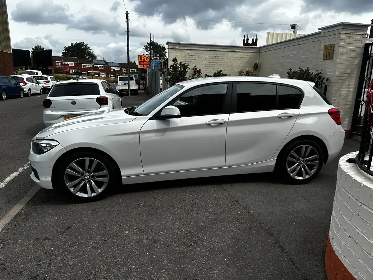 Used BMW 118 Sport Line 2019 White Hatchback