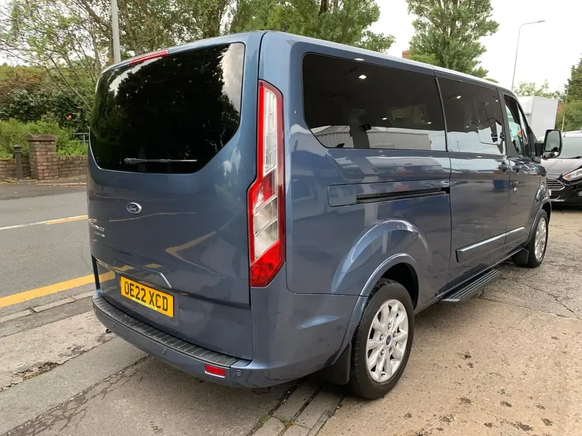 Used Ford Tourneo Custom Titanium 130 HP (95 kW) 2022 Blue Van