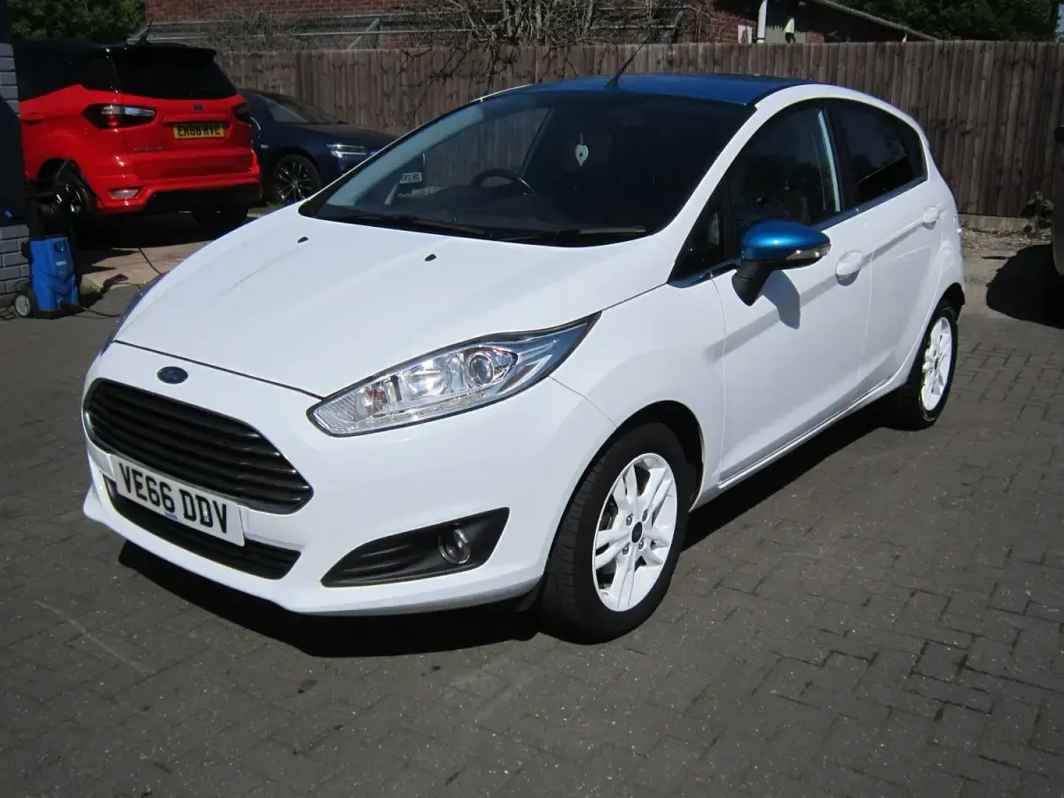Used Ford Fiesta Zetec 2016 White Hatchback