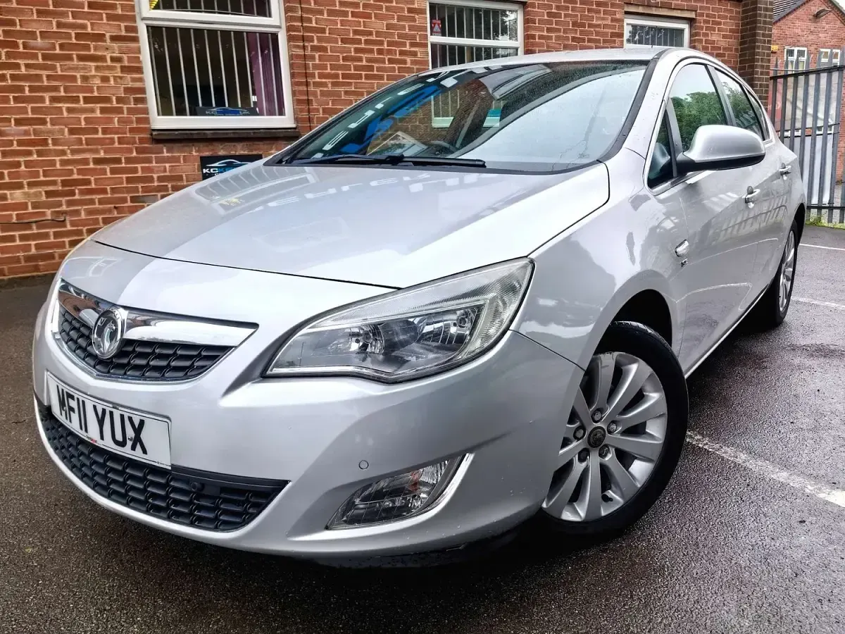 Used Vauxhall Astra drive 165 HP (121 kW) 2011 Silver Hatchback