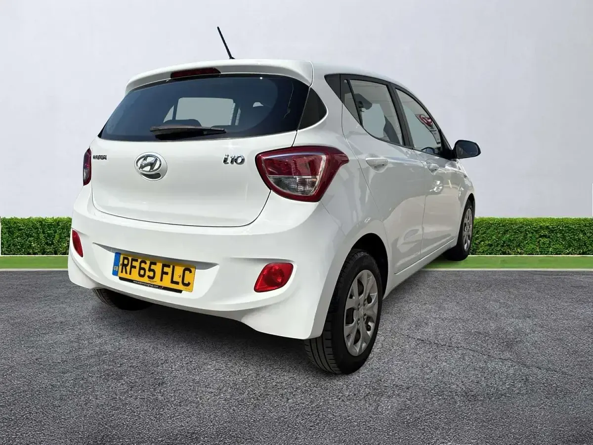 Used Hyundai i10 SE 2015 White Hatchback
