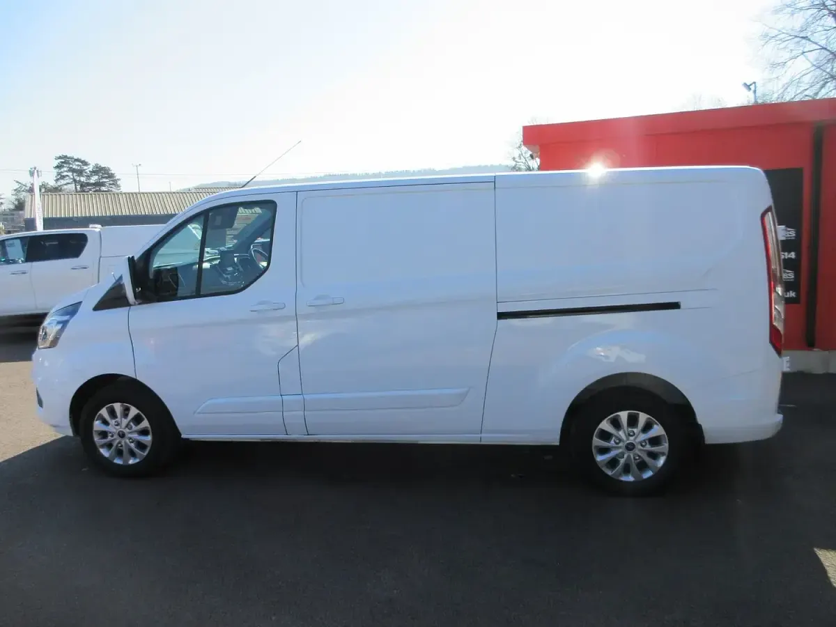 Used Ford Transit Custom Limited 130 HP (95 kW) 2021 White Van