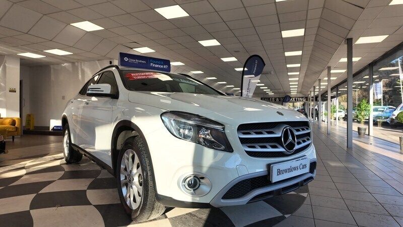 White Used 2017 Mercedes GLA200 SE SUV | £14,995 (A bit pricey) - Image 1/4