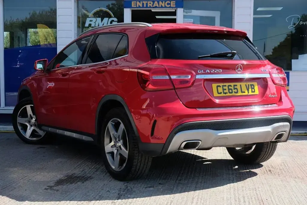 Used Mercedes GLA220 AMG Line Premium Plus 168 HP (123 kW) 2015 Red SUV