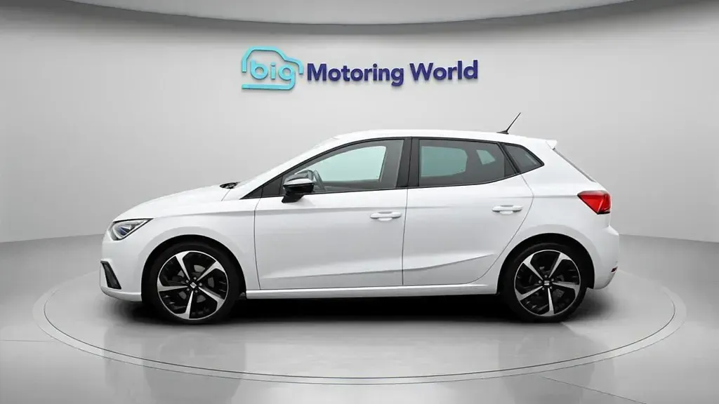 Used Seat Ibiza FR Sport 110 HP (80 kW) 2024 White Hatchback