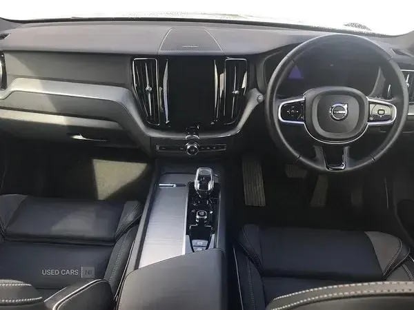 Second-hand Volvo XC60 Plus 250 CP (183 kW) 2024 Gri SUV