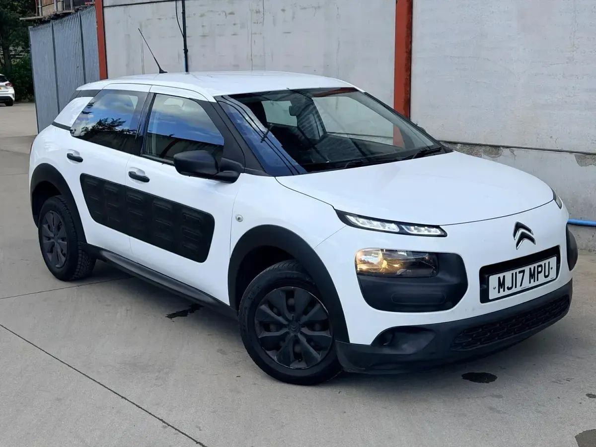Used Citroën C4 Cactus PureTech 2017 White Hatchback