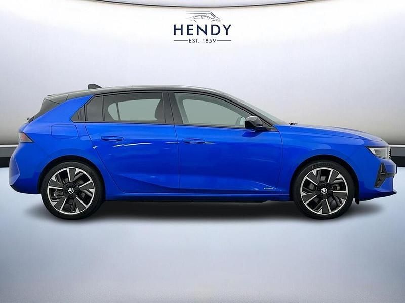 Blue Used 2023 Vauxhall Astra Ultimate Hatchback | £17,999 (Good price) - Image 1/4
